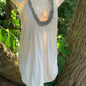 White blouse with beaded collar | Blusa con collar